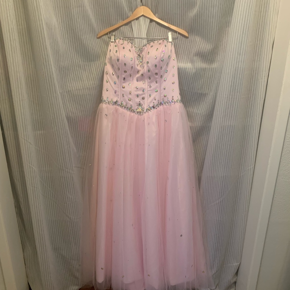 Elegant Pink Women’s Formal Dress. Plus Size 16-18/1x-2X NWT. Never worn.